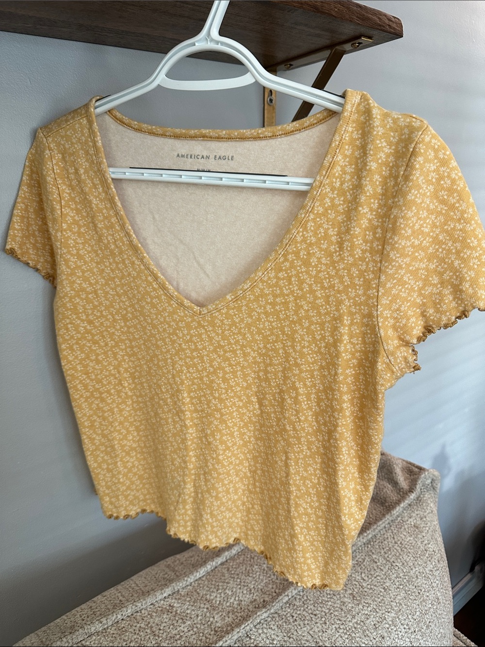American Eagle Outfitters Mustard Yellow Floral V-Neck Cropped Tee